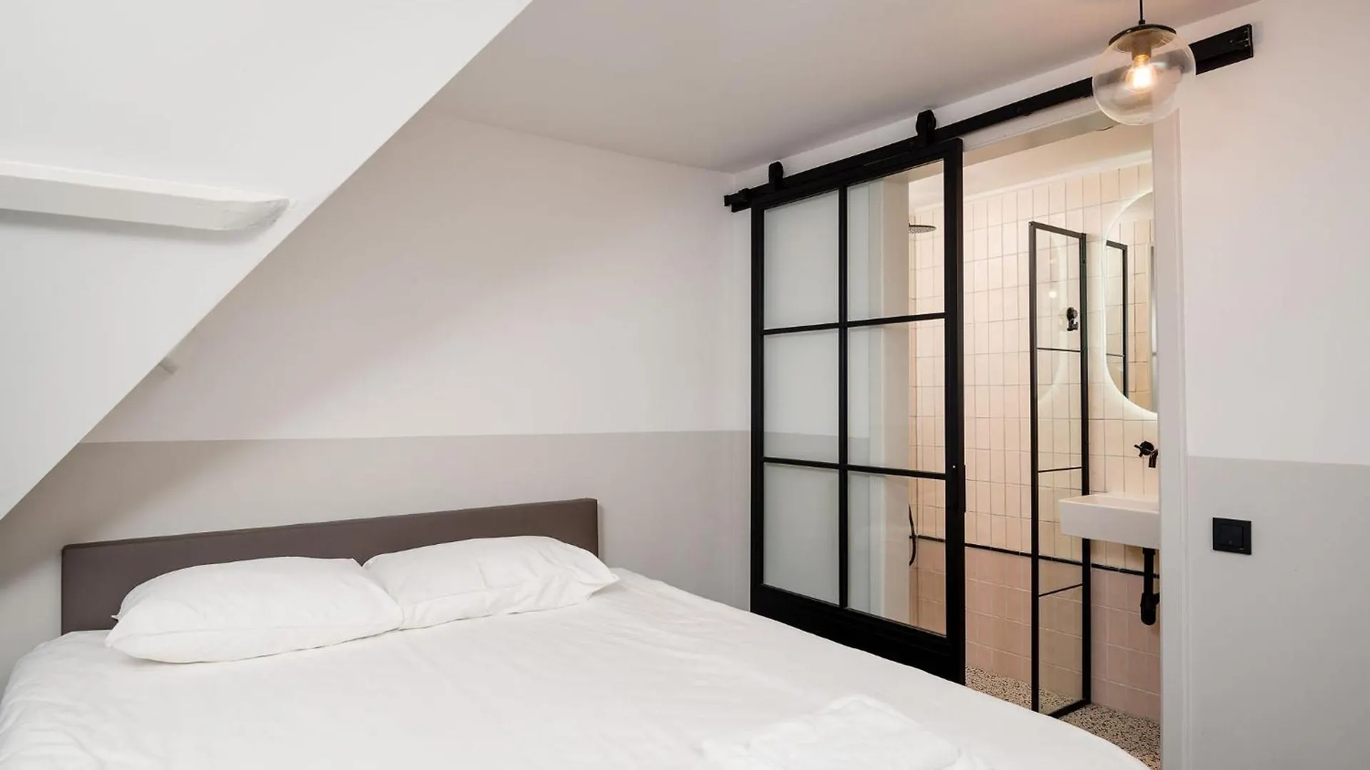 Mr.Lewis Rotterdam Hotel 3*,